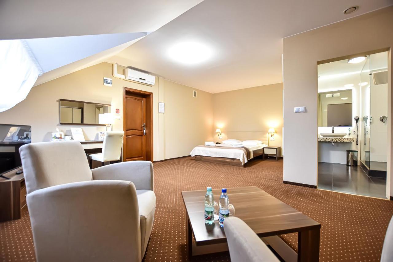 Lesny Dwor Hotel Radom Exterior photo