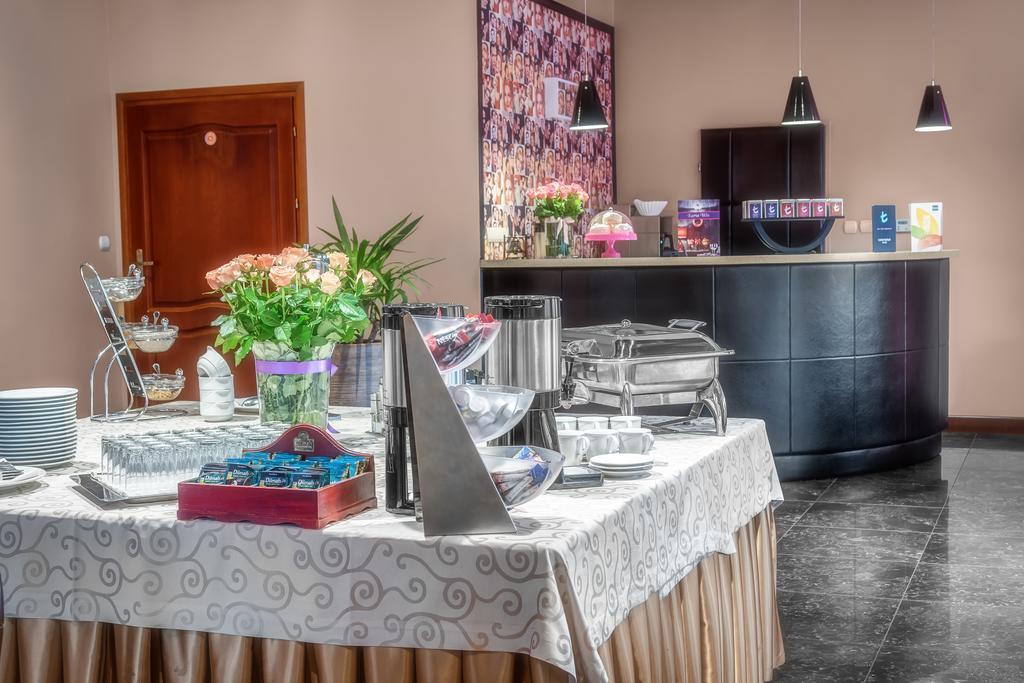 Lesny Dwor Hotel Radom Exterior photo